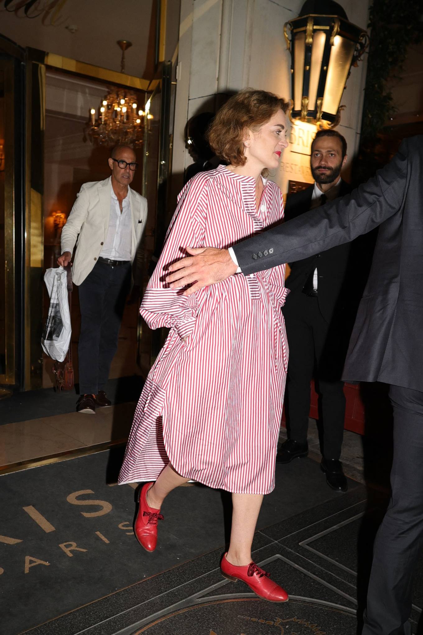Felicity Blunt 2023 : Felicity Blunt – Steps out for a stroll in Paris-03