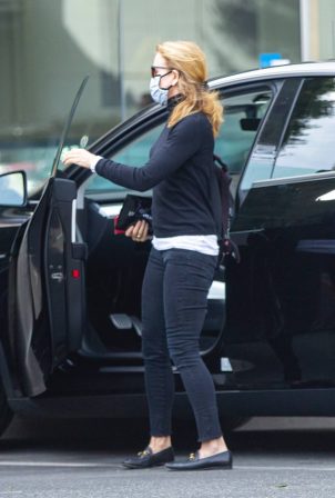 Felicity Huffman - Steps out in Beverly Hills