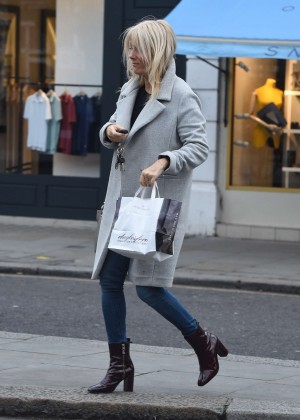 Gaby Roslin Shopping in Notting Hill -02 – GotCeleb