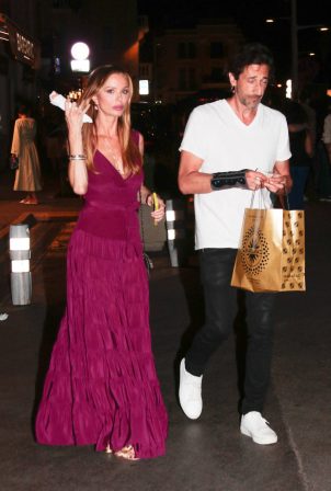 Georgina Chapman - Out for an ice cream in St Tropez