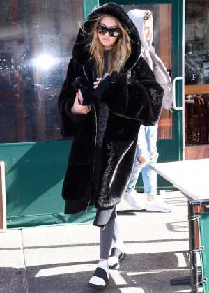 Gigi Hadid in Black Fur Coat -06 | GotCeleb