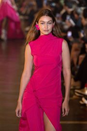 Gigi Hadid - Off-White Womenswear Runway Show at Paris Fashion Week