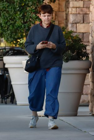 Ginnifer Goodwin - Running errands with a friend in Los Angeles