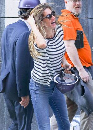 Gisele Bundchen in Jeans - Visits a construction site in NYC