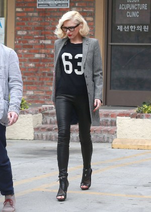Gwen Stefani in Leather Pants at Acupuncture Clinic in LA
