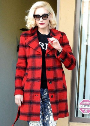 Gwen Stefani at Jesun Acupuncture Clinic in Los Angeles