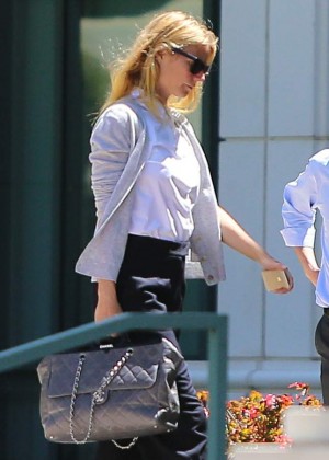 Gwyneth Paltrow - Arrives at an office building in Beverly Hills