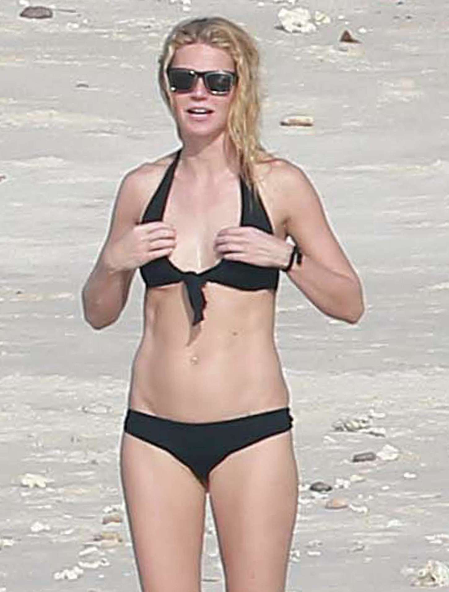 Gwyneth Paltrow In Black Bikini Sawfirst Hot Celebrity Pictures Hot Sex Picture