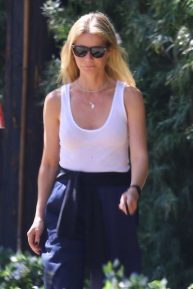 Gwyneth Paltrow - Out for a weekend walk in Brentwood