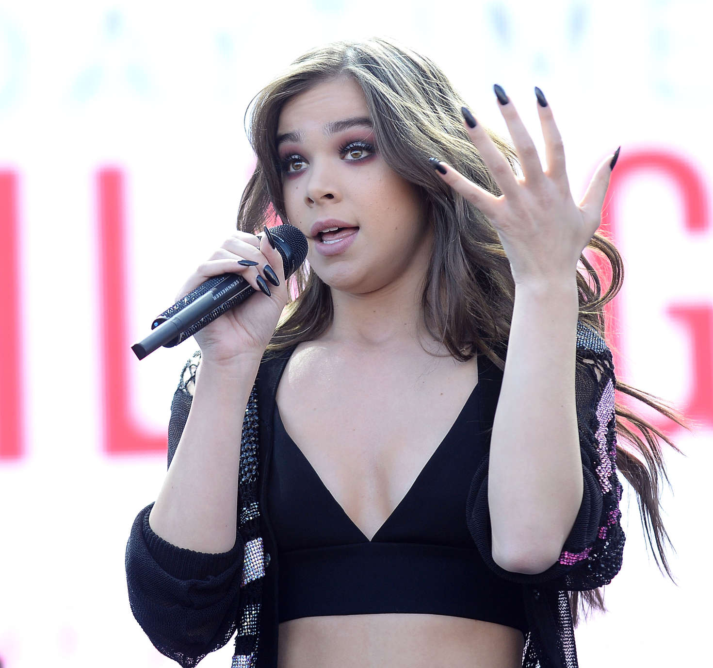 Hailee Steinfeld Performs at 2016 iHeartRadio Music Festival Day 1 -01 ...