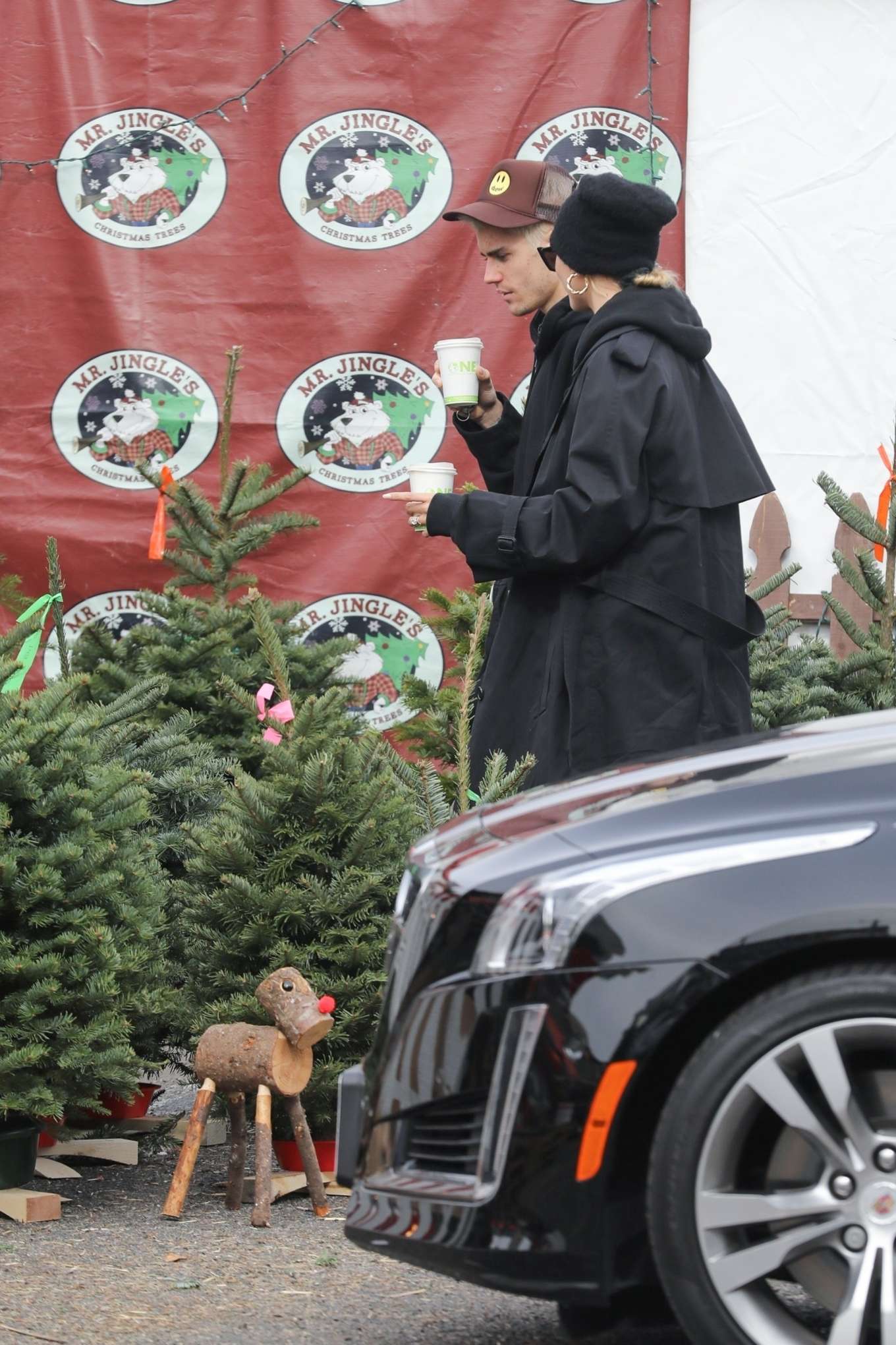 Hailey and Justin Bieber - Shopping at Mr Jingles Christmas Trees-11