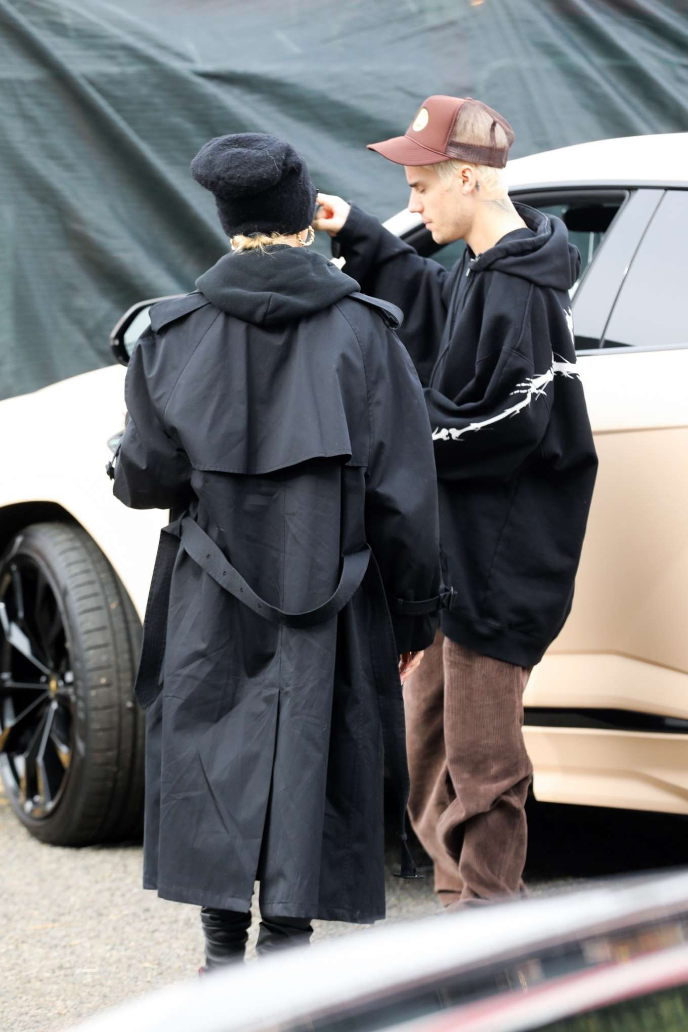 Hailey and Justin Bieber - Shopping at Mr Jingles Christmas Trees-16