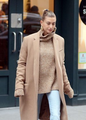 Hailey Baldwin - Out and about in New York