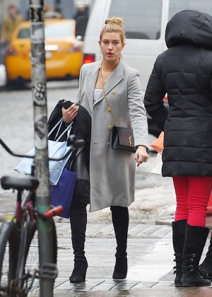 Hailey Baldwin Street Style - Out in NYC