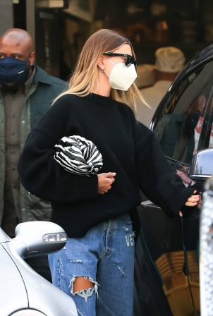 Hailey Bieber - Spotted at Il Pastaio in Beverly Hills