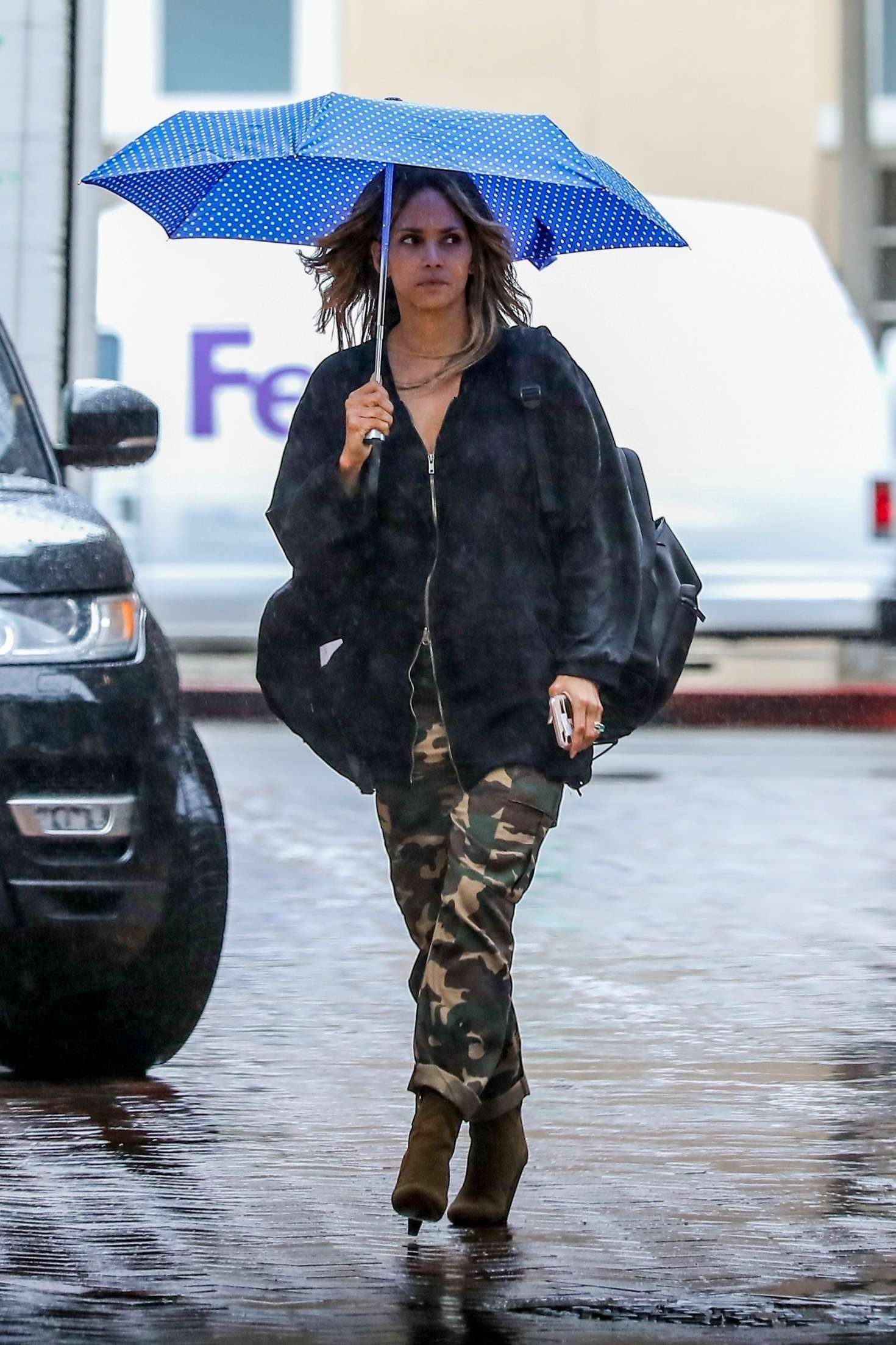 Halle Berry: Wearing camouflage army pants -06 | GotCeleb