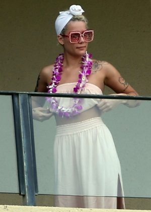 Halsey - On the balcony of her hotel in Maui