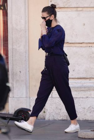 Hayley Atwell - shopping candids in Rome