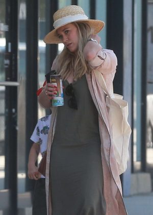 Hilary Duff out for grocery shopping in Studio City