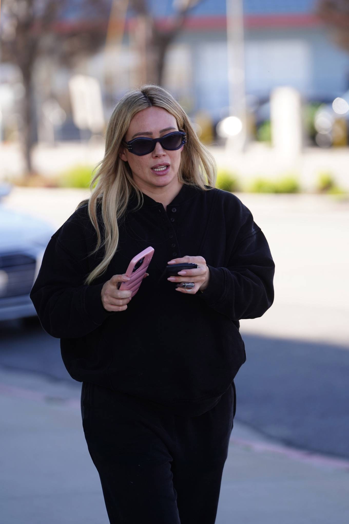 Hilary Duff 2024 : Hilary Duff – Out in baggy black sweatsuit in Studio City-10