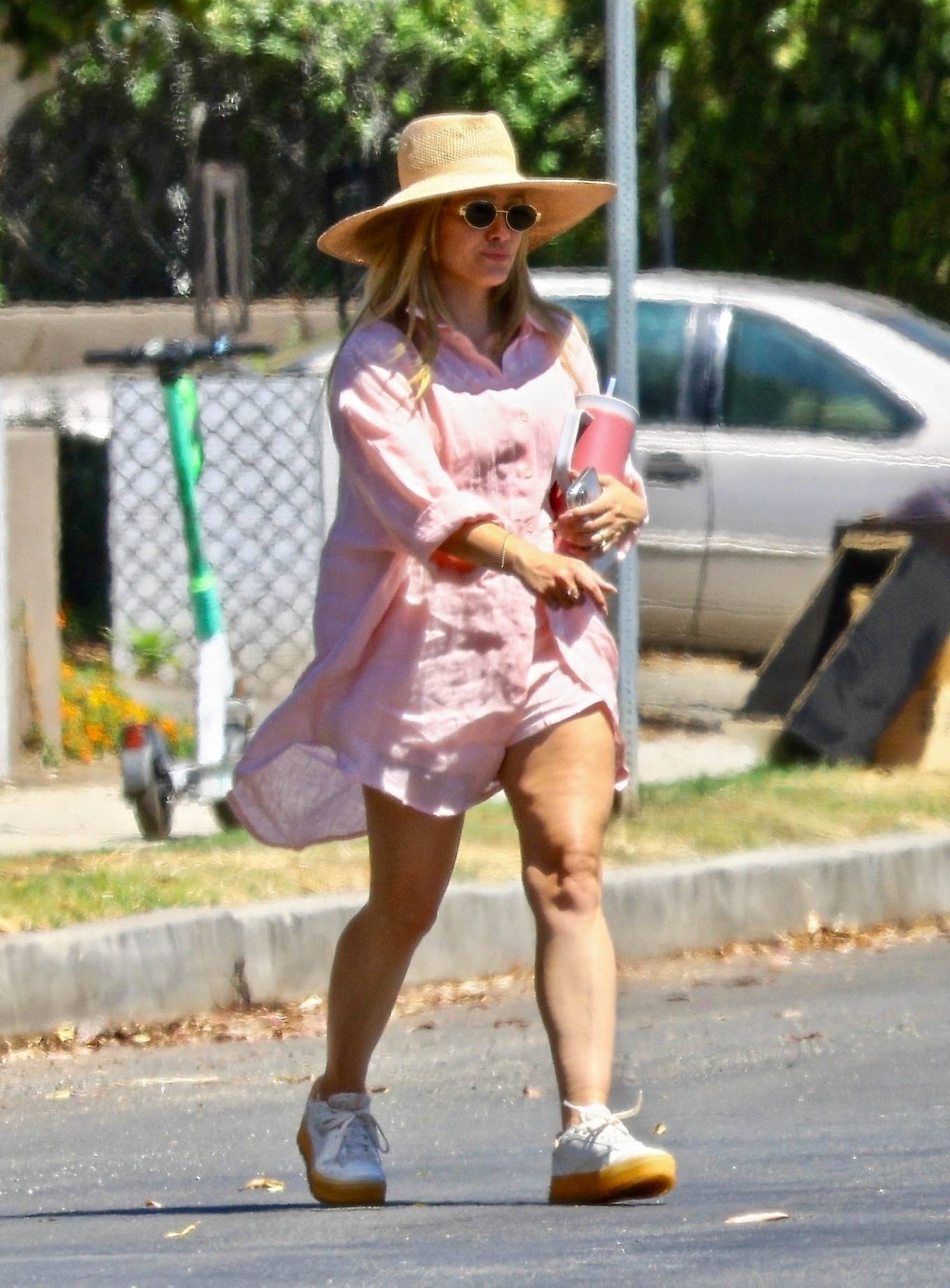Hilary Duff 2023 : Hilary Duff – Seen in a pink attire at the park in Sherman Oaks-02