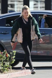 Hilary Duff - Shopping at Trader Joe's in Los Angeles