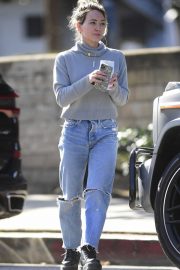 Hilary Duff - Steps out for a coffee in Los Angeles