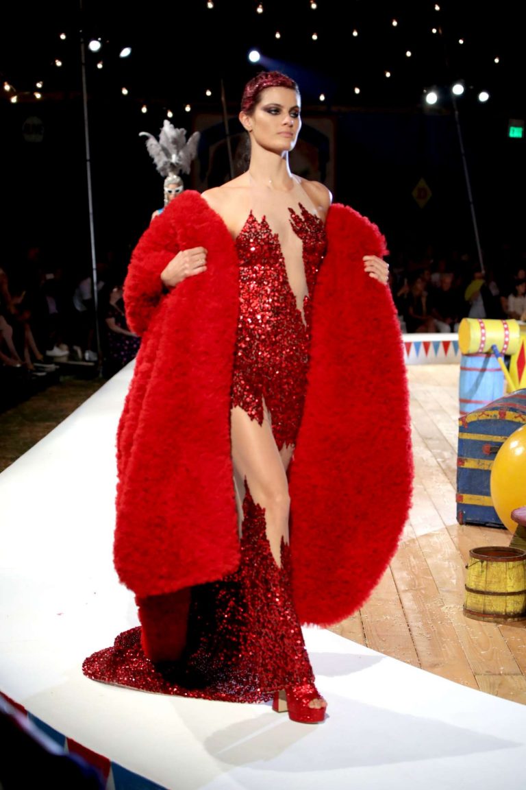 Index of /wp-content/uploads/photos/isabeli-fontana/moschino-runway