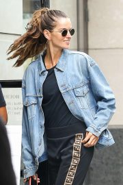 Izabel Goulart - Out for a stroll in New York