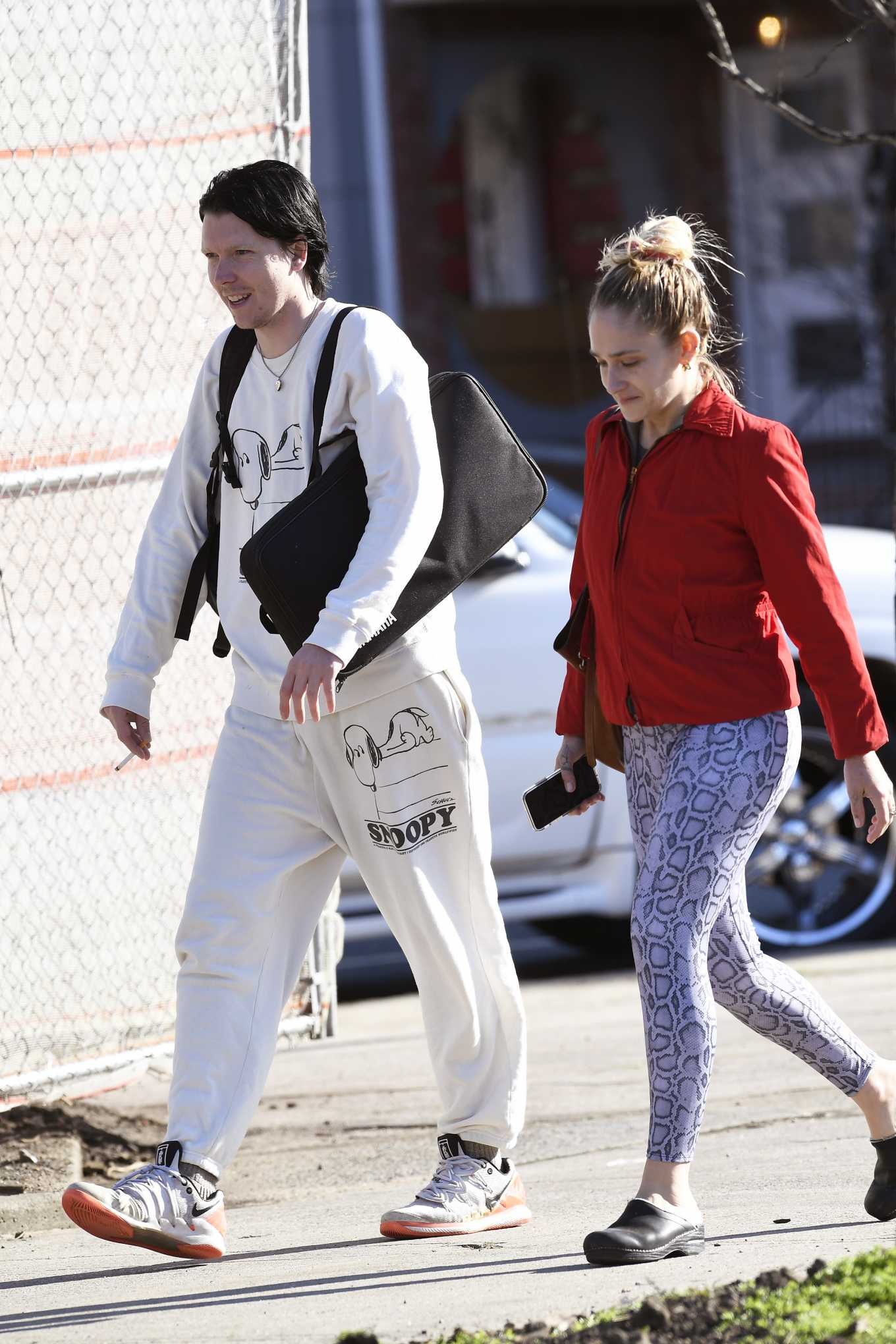 Jemima Kirke and her boyfriend Alex Cameron - Leaving a recording