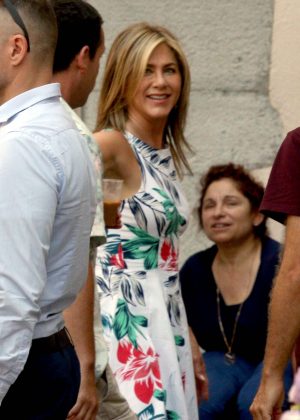 Jennifer Aniston - Shooting for her new movie 'Murder Mystery' in Italy