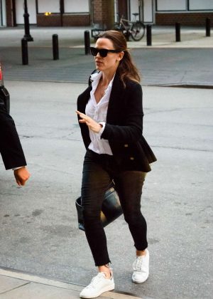 Jennifer Garner arrives at her hotel in New York