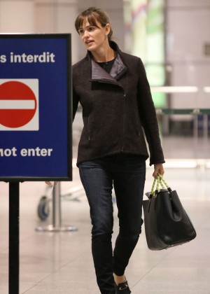 Jennifer Garner at Pierre-Elliot Trudeau Airport in Montreal