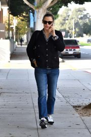 Jennifer Garner - Heads to a spa for some pampering in LA