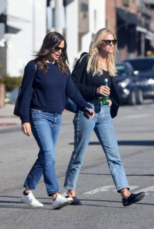 Jennifer Garner - Out for a coffee in Brentwood