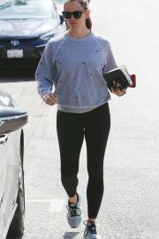Jennifer Garner - Running errands in Pacific Palisades