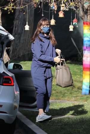Jennifer Garner - Seen while checking her new property in Brentwood