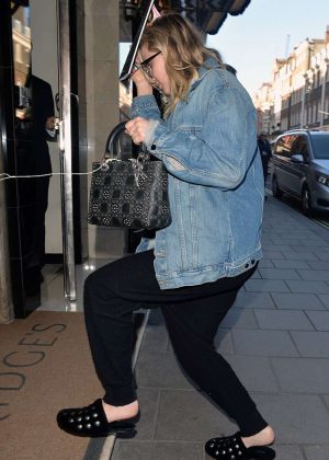 Jennifer Lawrence - Arriving at her hotel in London