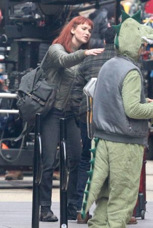 Jennifer Lawrence - Films a scene for Don't Look Up in downtown Boston