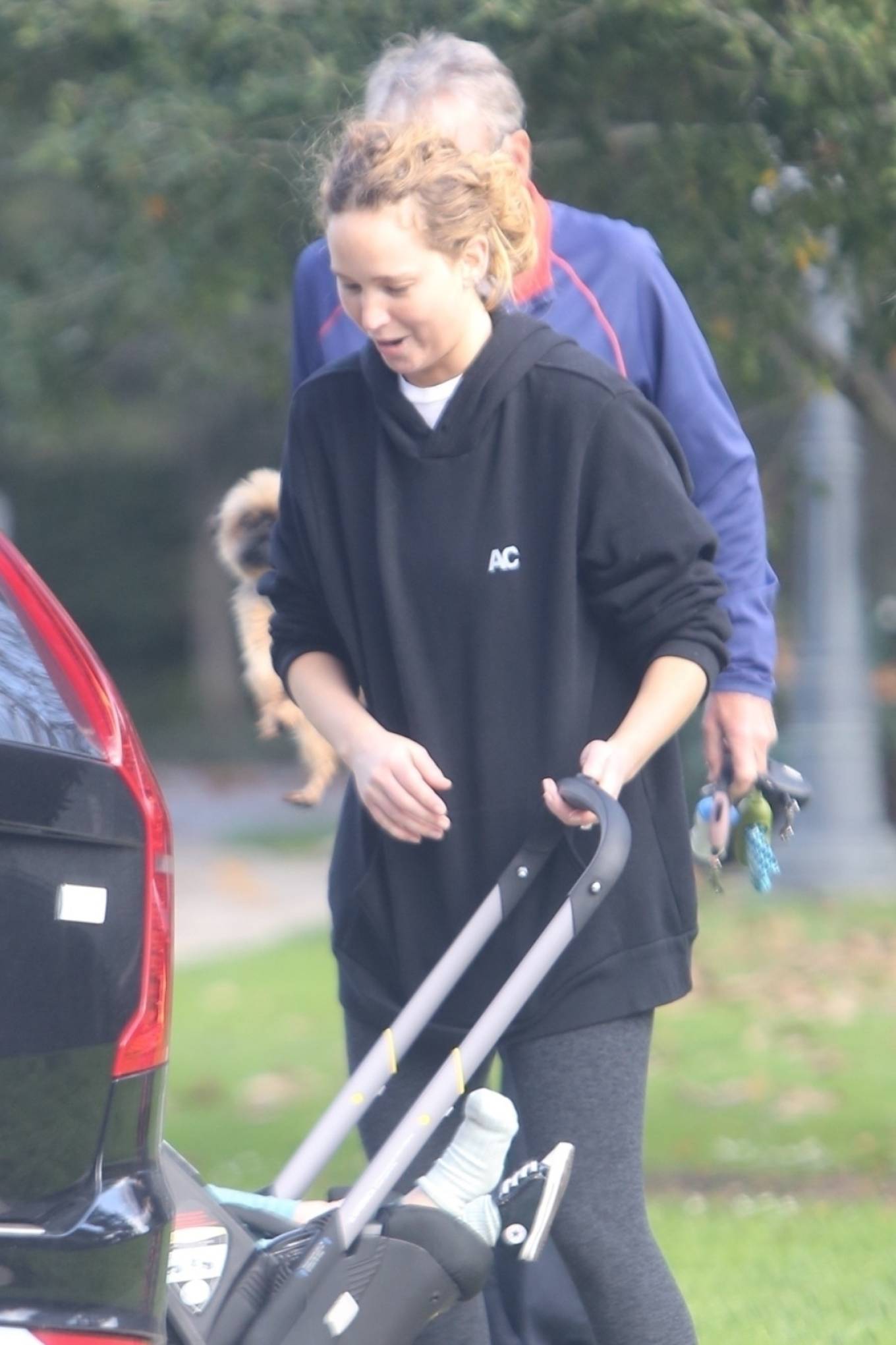 Jennifer Lawrence 2023 : Jennifer Lawrence – Seen at the park with her newborn in Los Angeles-04