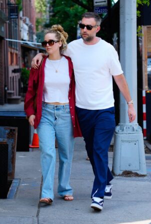 Jennifer Lawrence - With Cooke Maroney take a romantic walk in New York