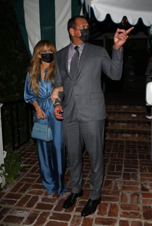 Jennifer Lopez and Alex Rodriguez - Dons classy for a dinner date at San Vicente Bungalows