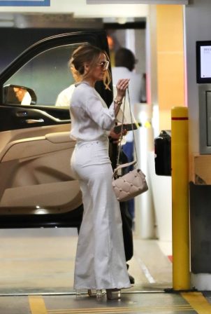 Jennifer Lopez - Arrives at an office building in Los Angeles