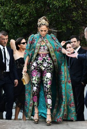 Jennifer Lopez - Arrives at The Parade in Piazza San Marco
