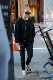 Jennifer Lopez - Arriving at the set of 'Marry Me' in New York