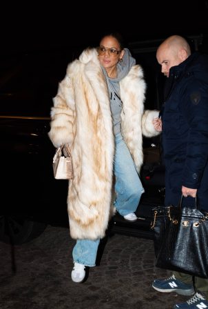 Jennifer Lopez - Arriving in Paris