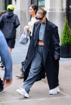 Jennifer Lopez - Exits her hotel in New York