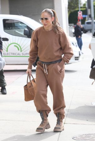 Jennifer Lopez - Heading at the dance studio in Los Angeles