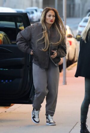 Jennifer Lopez - heading to a dance studio in Los Angeles