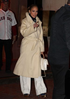 Jennifer Lopez - Heading to World Series Game 2 in Boston